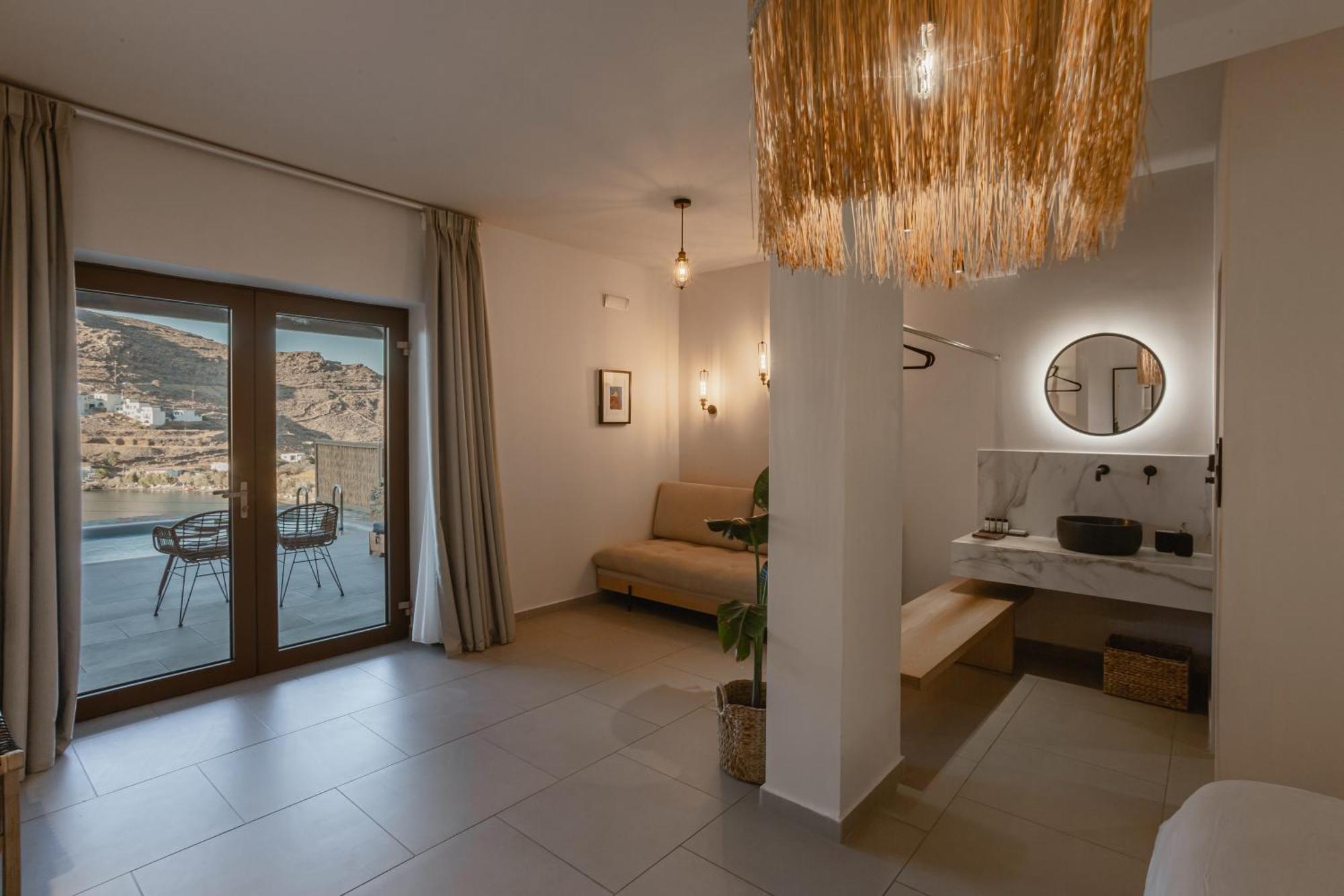 Amal Kythnos Suites ภายนอก รูปภาพ