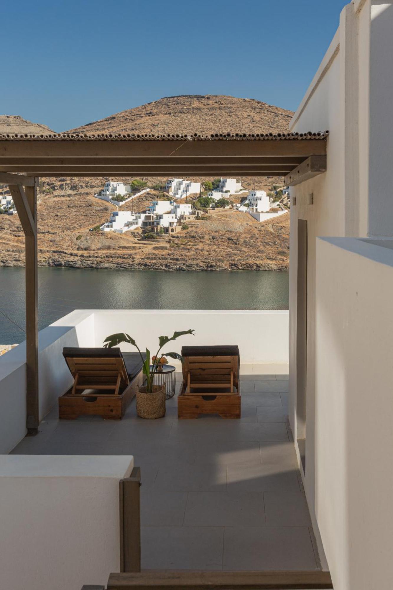 Amal Kythnos Suites ภายนอก รูปภาพ